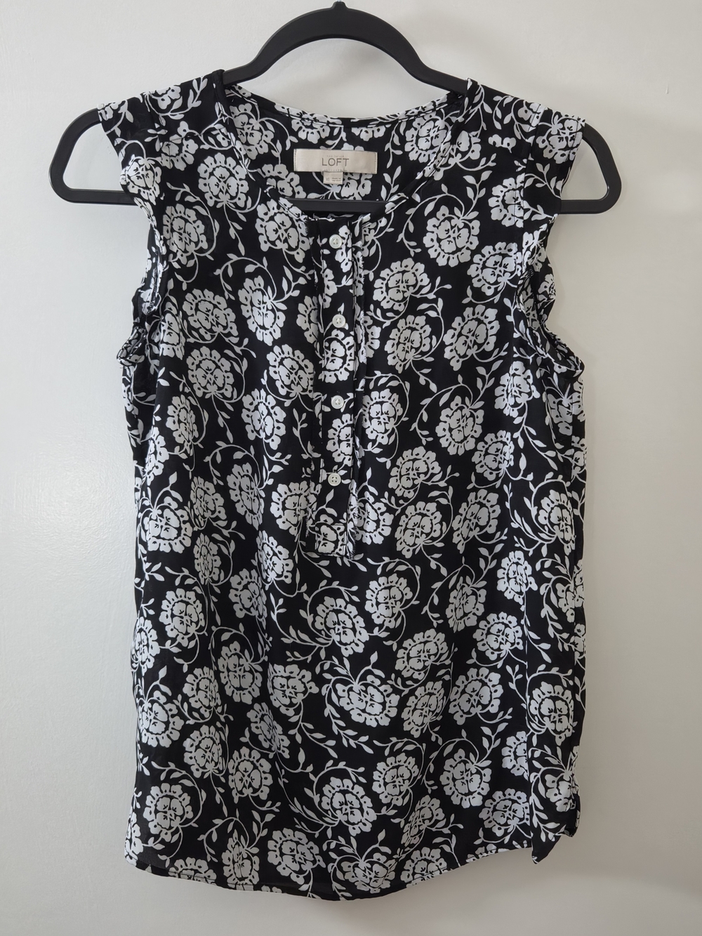 LOFT Black and White Floral Sleeveless Camisole